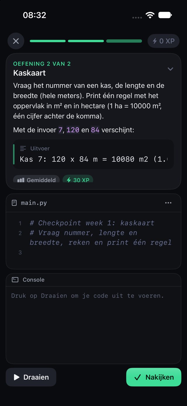 Een opdracht in PyPath: vraag het nummer, de lengte en de breedte van een kas en print het oppervlak, met de verwachte uitvoer erbij.
